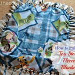 How to DIY a Toy Story Fleece Tie Blanket from @thecardswedrew #DIYBlanket