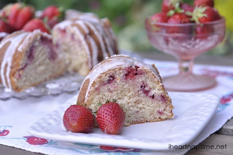 strawberry-sour-cream-cake-1