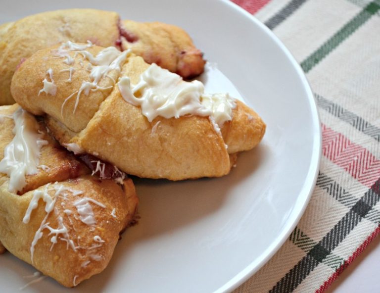 White Chocolate Cheesecake Cranberry Rollups
