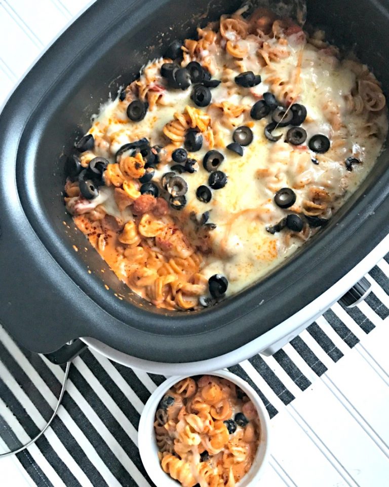 Slow Cooker Pepperoni Pizza Mac and Cheese