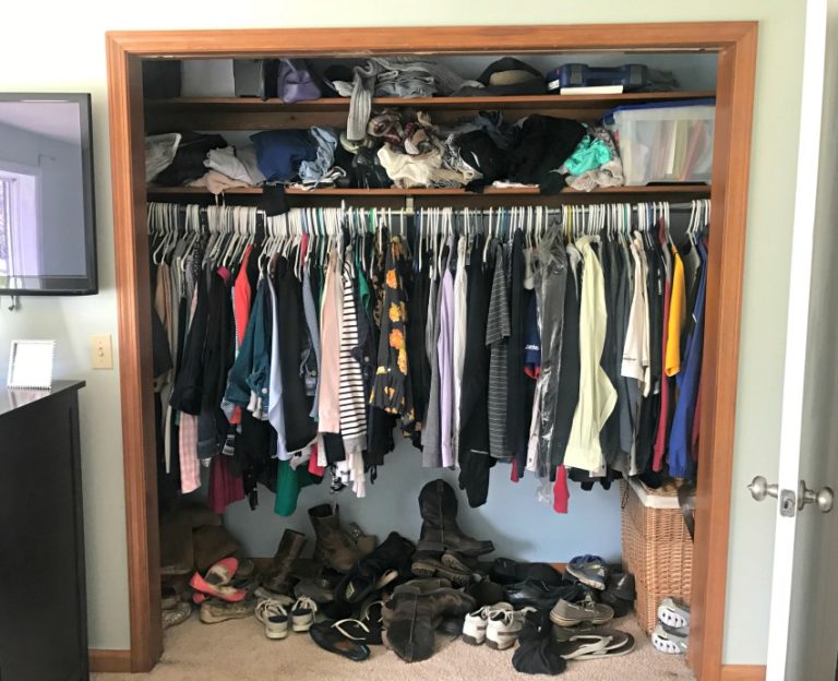 SMALL CLOSET MAKEOVER BEFORE