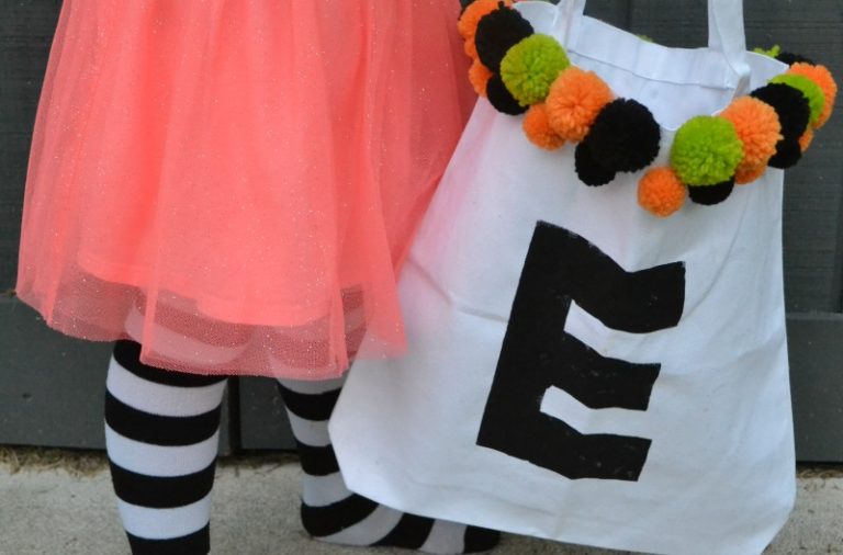 Pom Pom Trick or Treat Bag