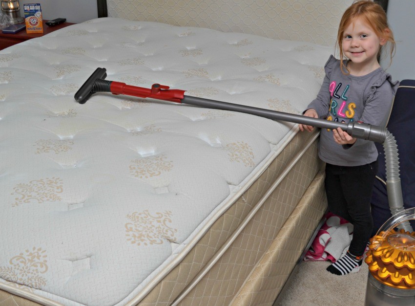 how to clean a mattress with baking soda
