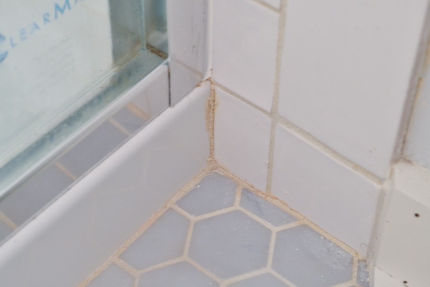 cleaning orange stains in grout