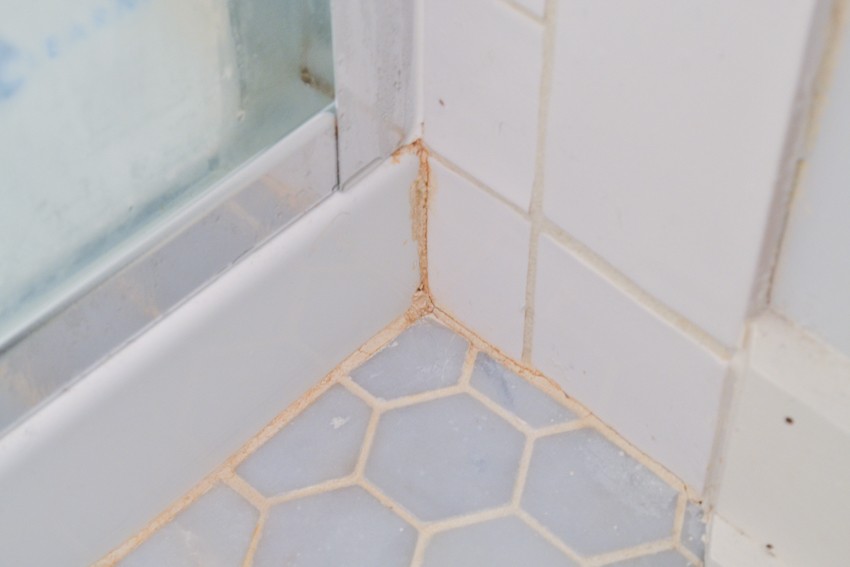 orange stains in bathroom