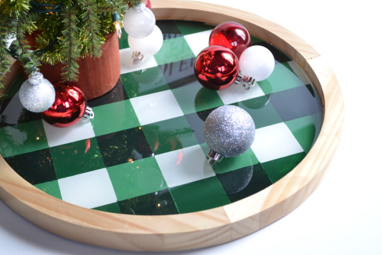 How to Use Resin : DIY Resin Gingham Christmas Tray