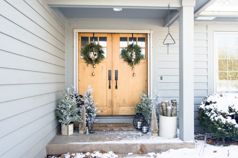 winter front porch decor